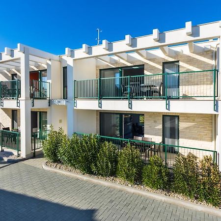 Queen Beach Apartments Nin Exterior photo
