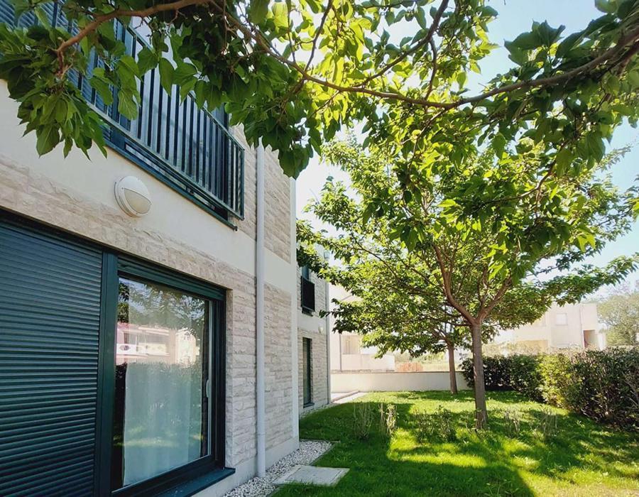 Queen Beach Apartments Nin Exterior photo