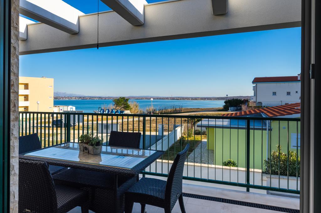 Queen Beach Apartments Nin Exterior photo