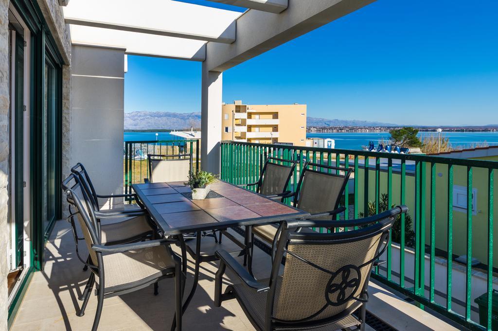 Queen Beach Apartments Nin Exterior photo